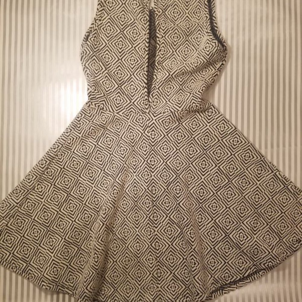 Pattern Printed Dress - Picture 4 of 4